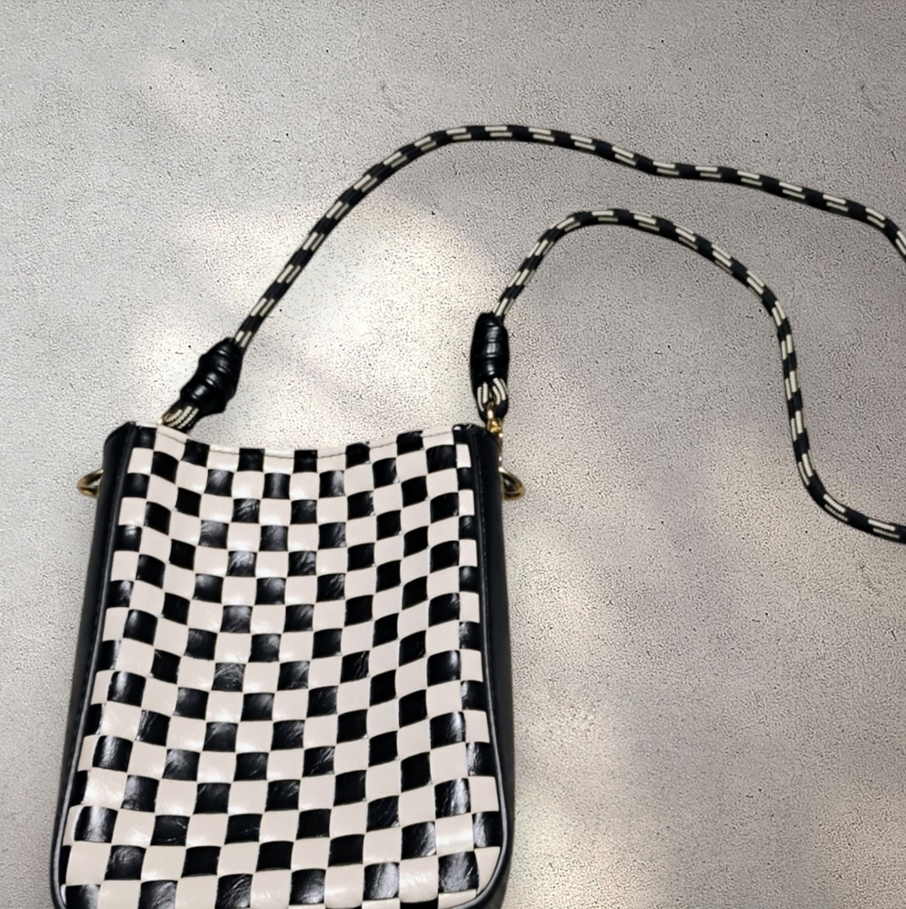 Stylish Black and White Vegan Leather Universal Threads  Women's Crossbody Bag - Picture 2 of 10